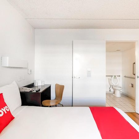 Oyo Hotel Houston Katy Freeway Exterior photo