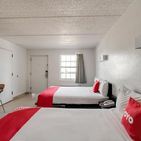Oyo Hotel Houston Katy Freeway Exterior photo