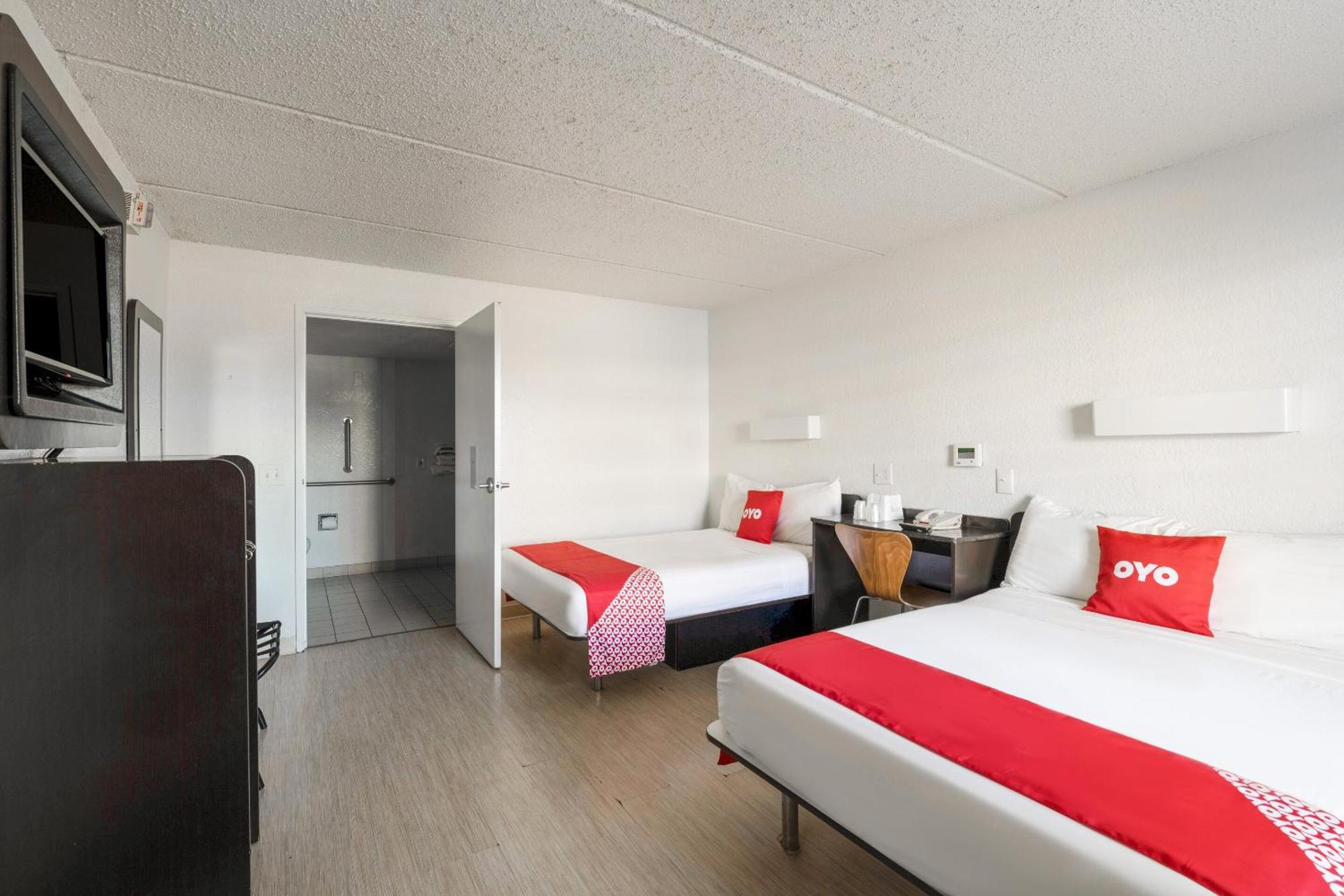 Oyo Hotel Houston Katy Freeway Exterior photo
