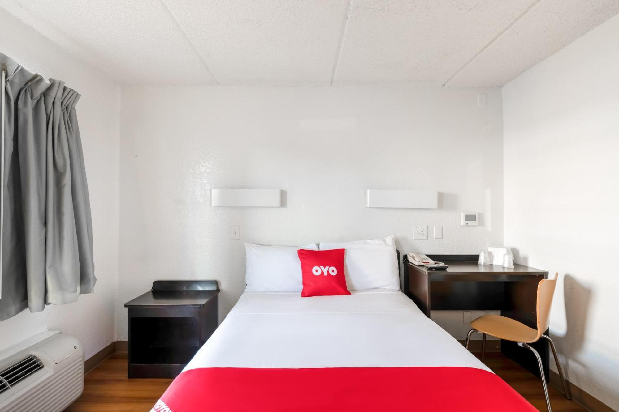 Oyo Hotel Houston Katy Freeway Exterior photo