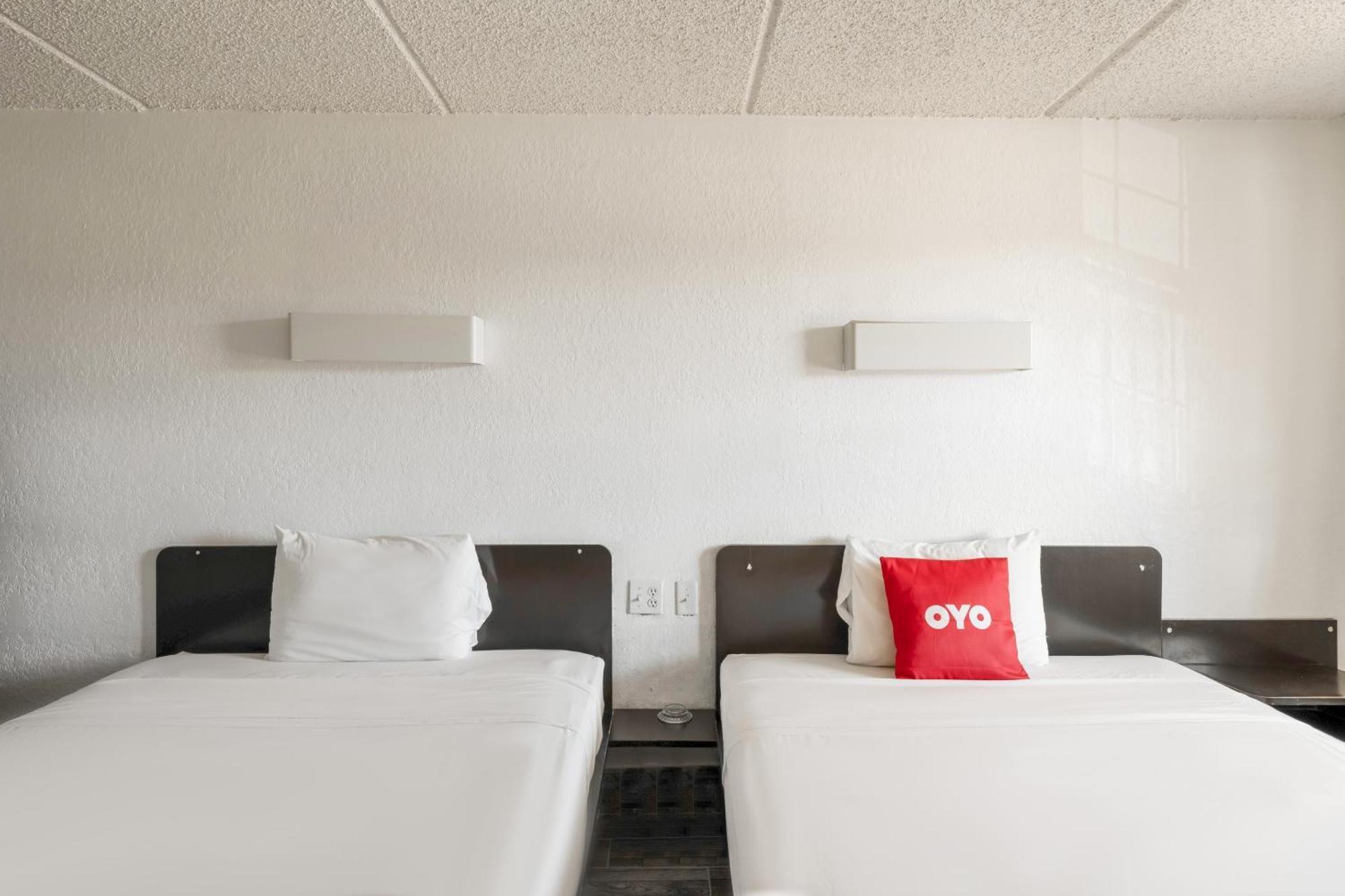 Oyo Hotel Houston Katy Freeway Exterior photo